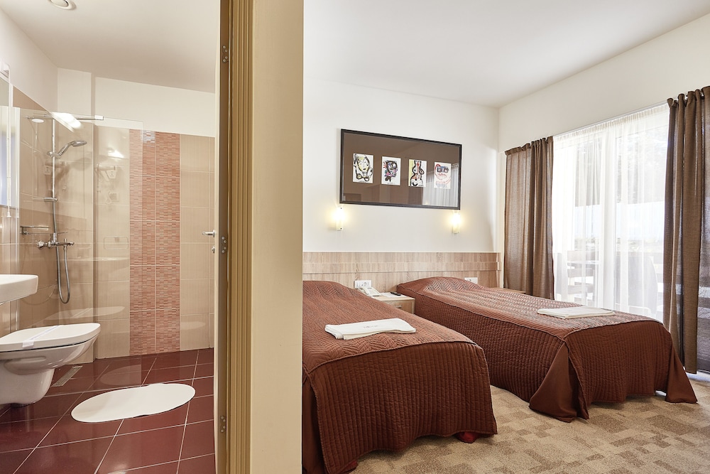 Comfort Twin Room, Accessible photo 2