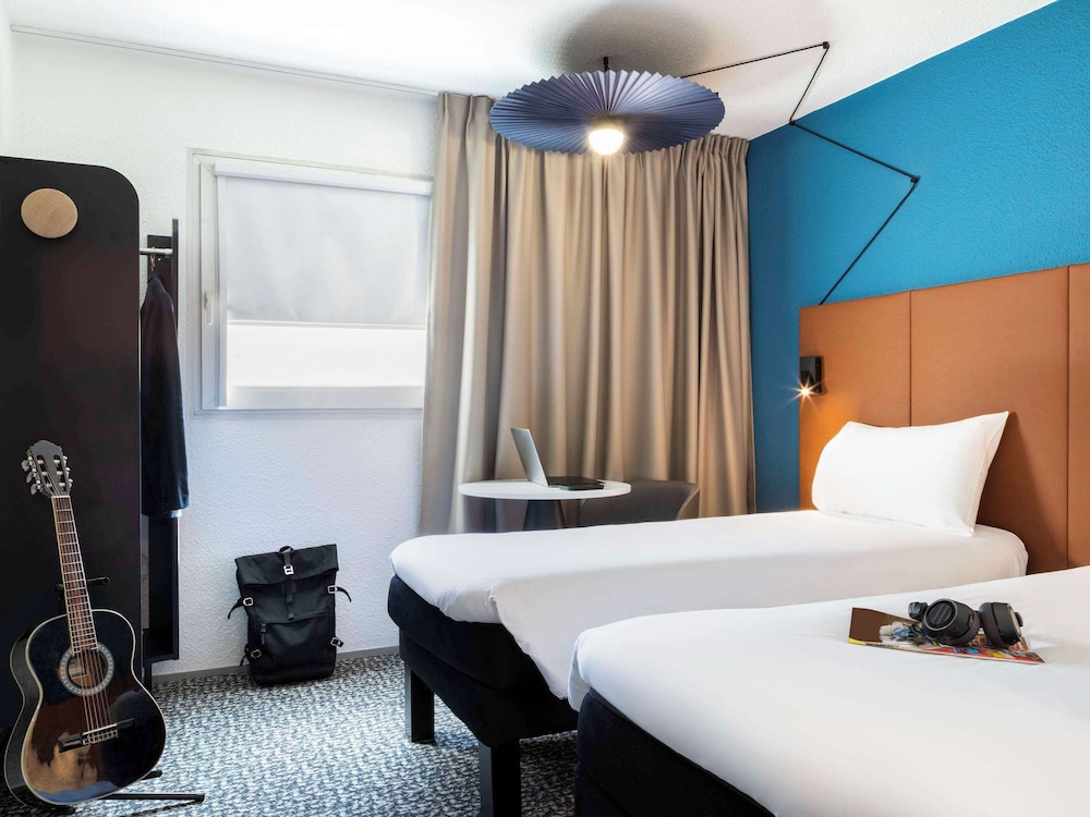Standard Room, 2 Twin Beds - Photo 1