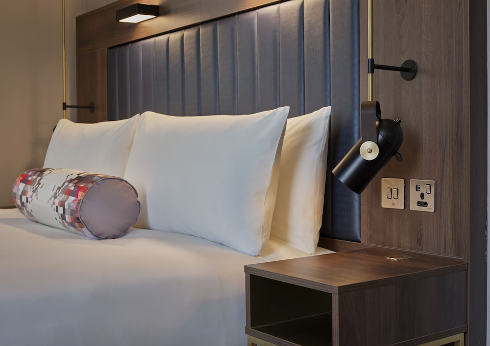 Suite, 1 Bedroom - Photo 2