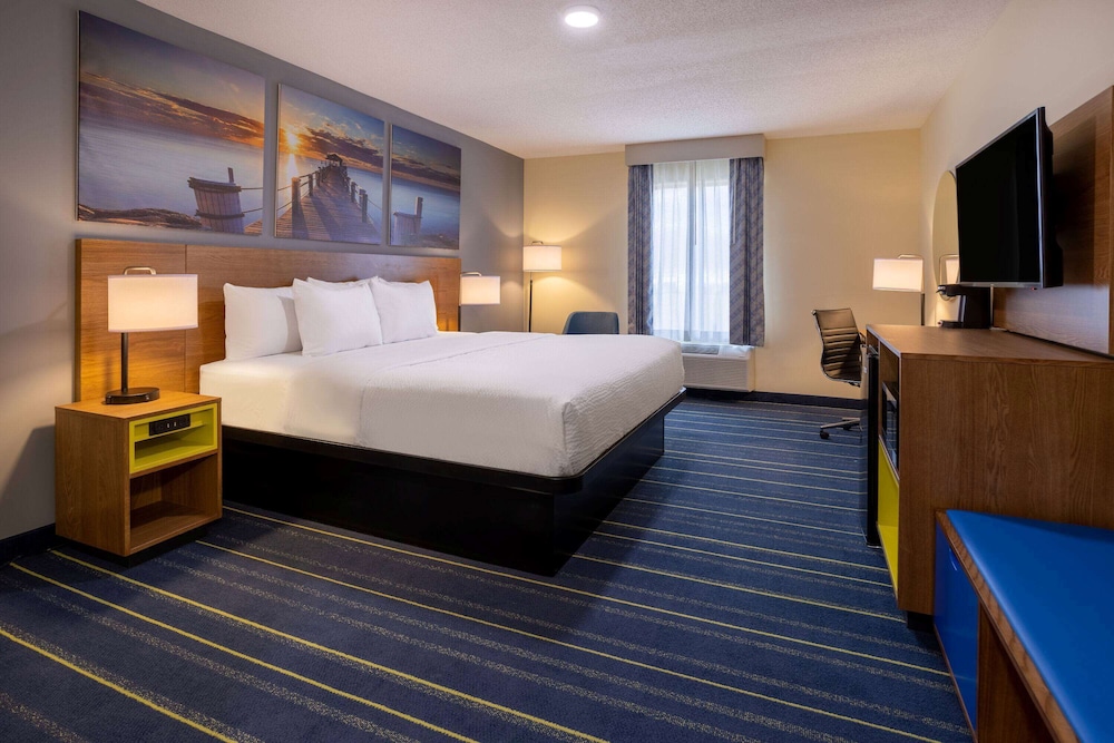 Room, 1 King Bed, Non Smoking - Photo 2