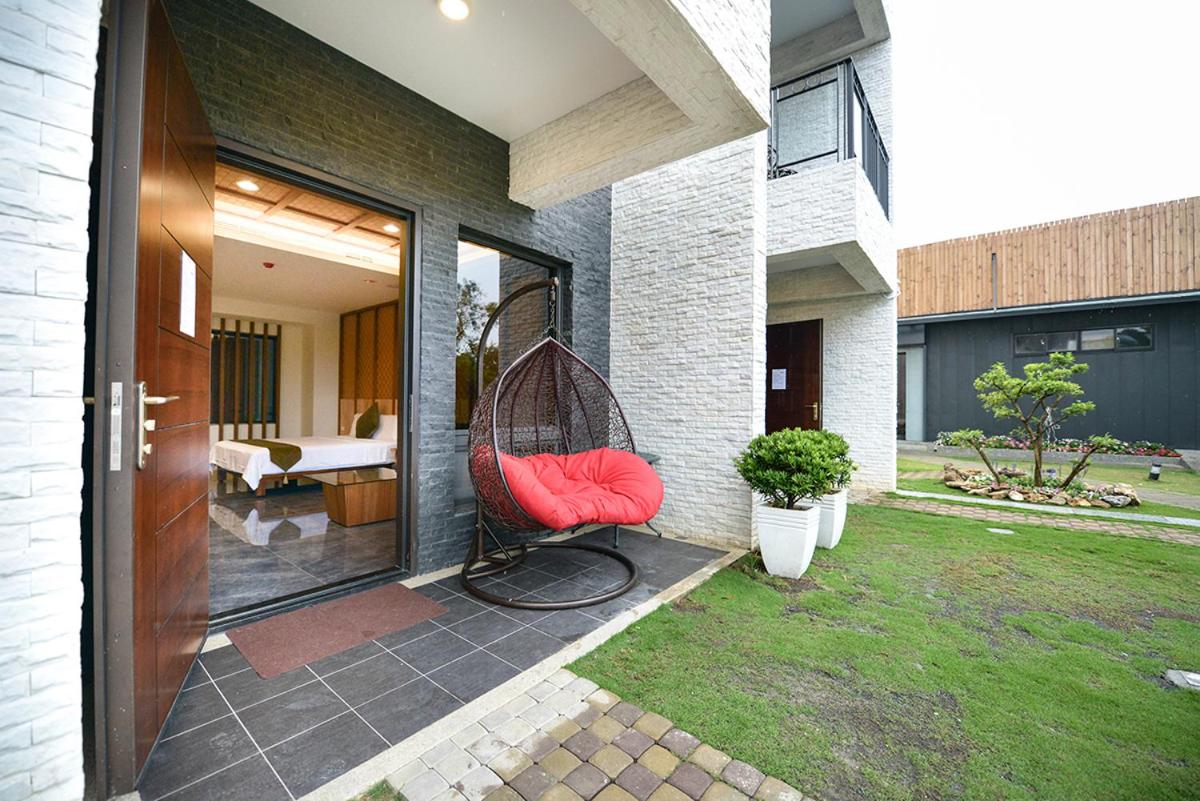 Garden View Deluxe Triple Room with Bathtub photo 1