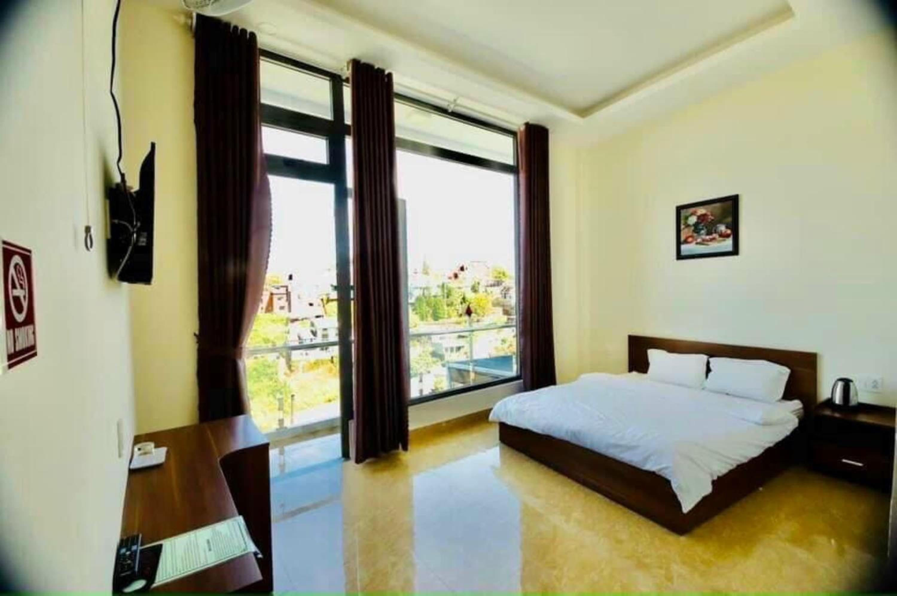 Double Room with Balcony - Photo 11