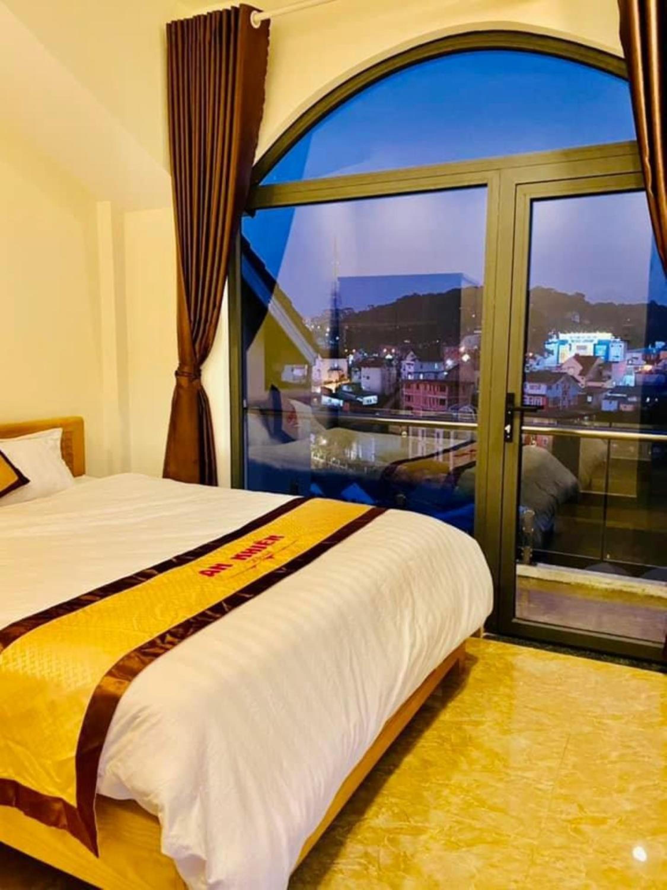 Double Room with Balcony - Photo 10