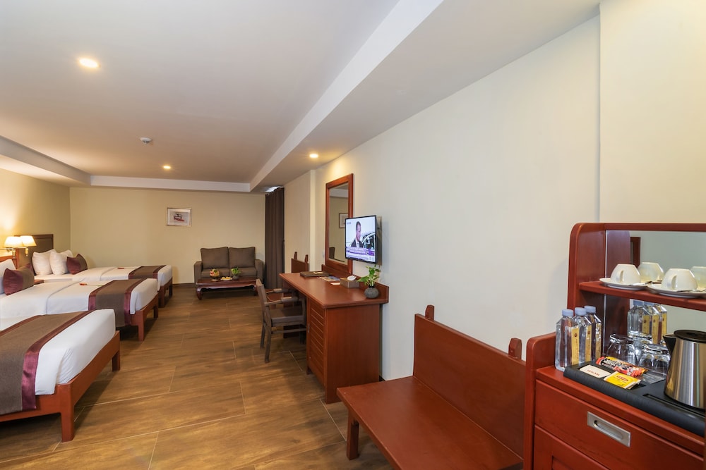 Deluxe Triple Room, Bathtub, Balcony - Photo 12