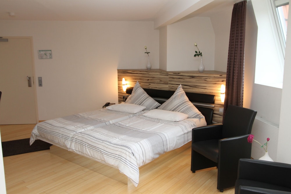Junior Suite (Waterbed) photo 2