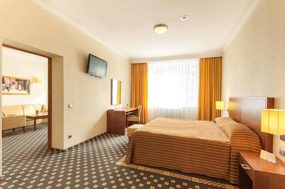 Suite, 1 Bedroom photo 2