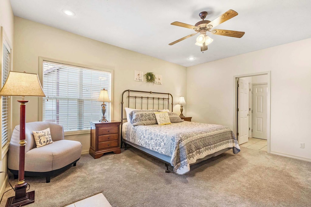 Townhome, Multiple Beds, Balcony, Mountain View (Honey Bee Inn ) photo 1