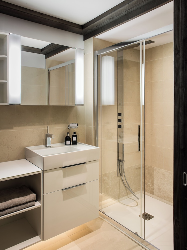 Four-Bedroom Prestige Residence photo 3