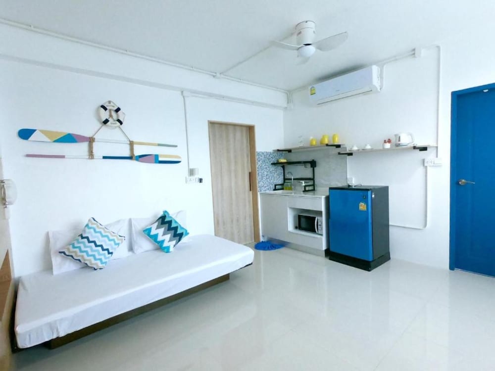 Family Room - Photo 3