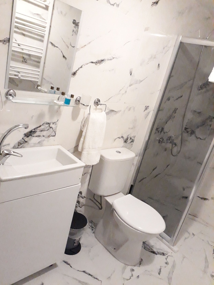 Deluxe Double Room, 1 Queen Bed, City View photo 2