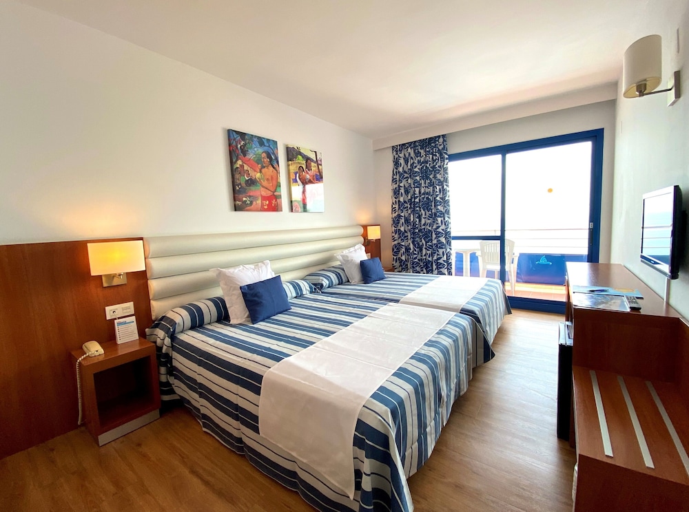Superior Double Room, Pool View (3 adults)