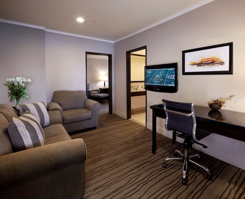 Junior Suite, 1 King Bed, Non Smoking - Photo 1