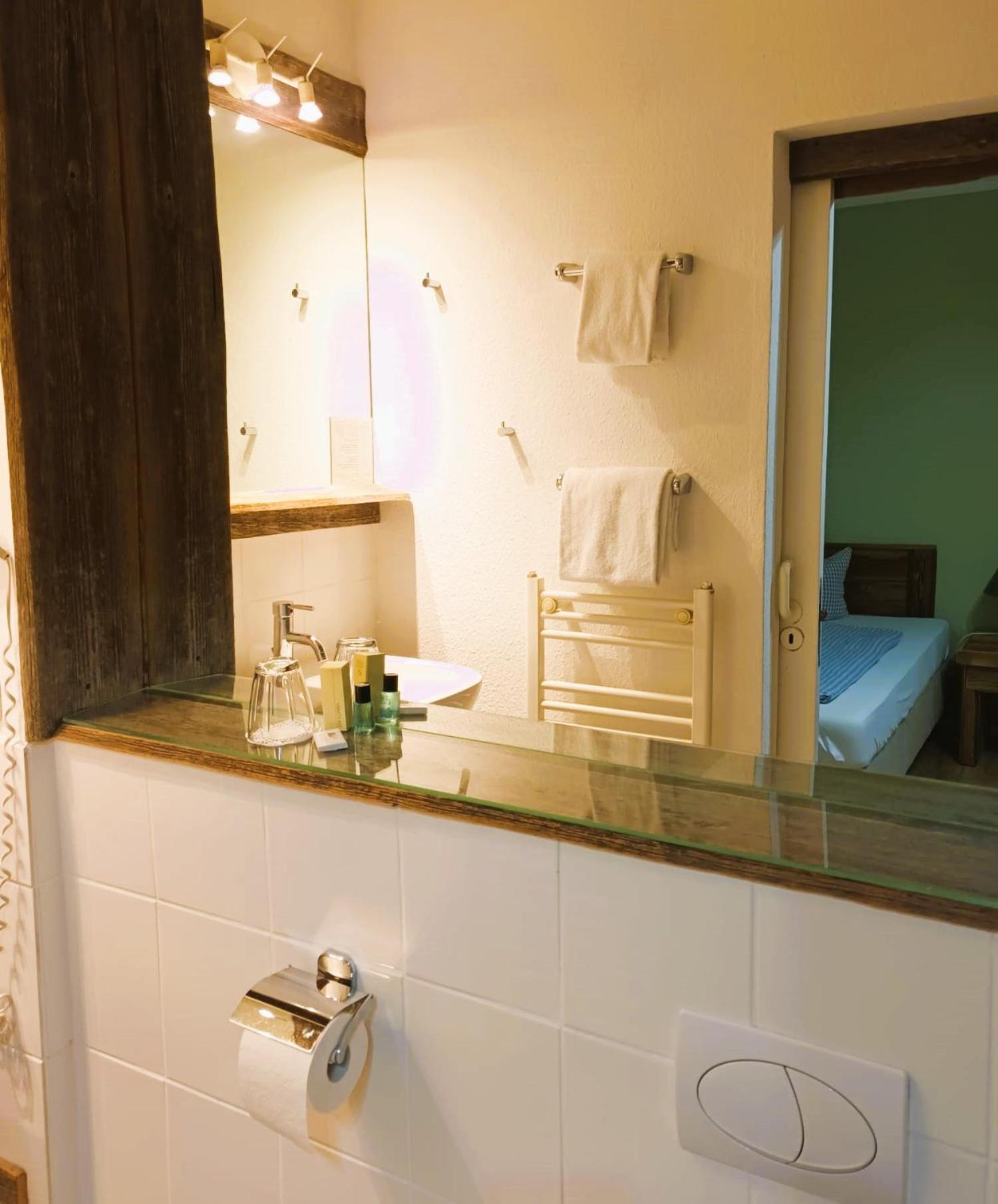 Single Room With Bathroom photo 3