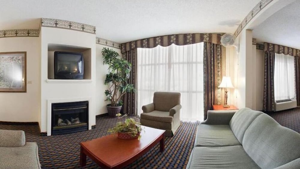 Suite, 1 King Bed with Sofa bed, Fireplace (Wet Bar) - Photo 3