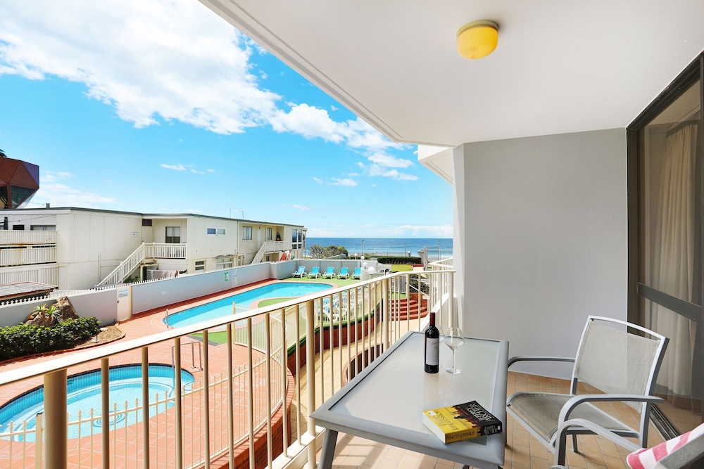2 Bedroom Apartment - Pool View - Photo 7
