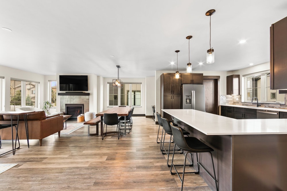 House (4 Bedrooms)