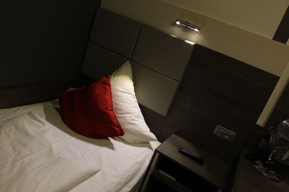 Single Room photo 3