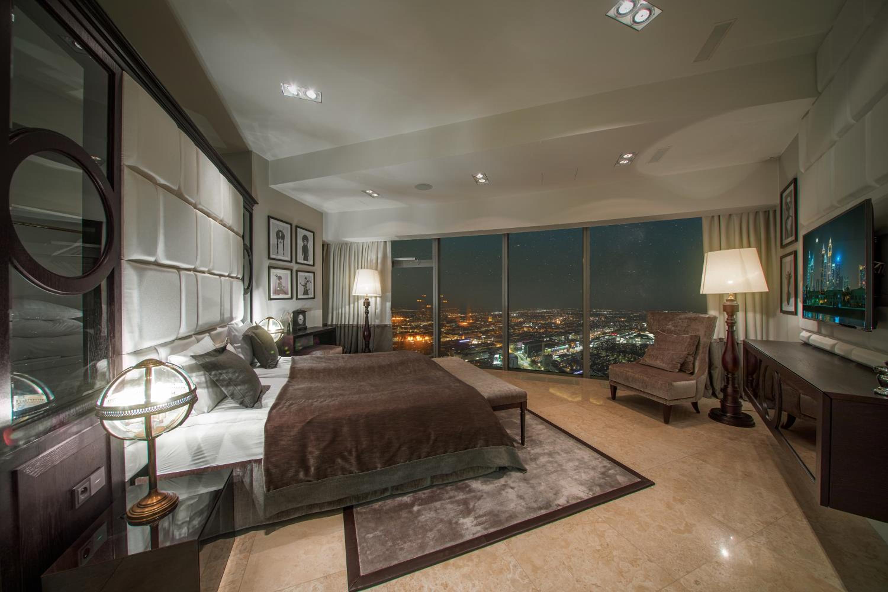 Floor 42 Presidential Penthouse
