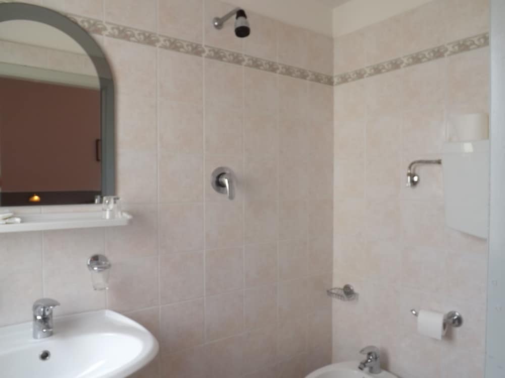 Standard Quadruple Room photo 3