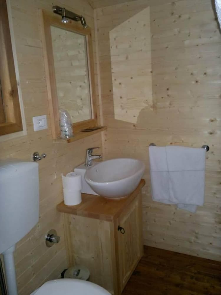 Mobile Home photo 3
