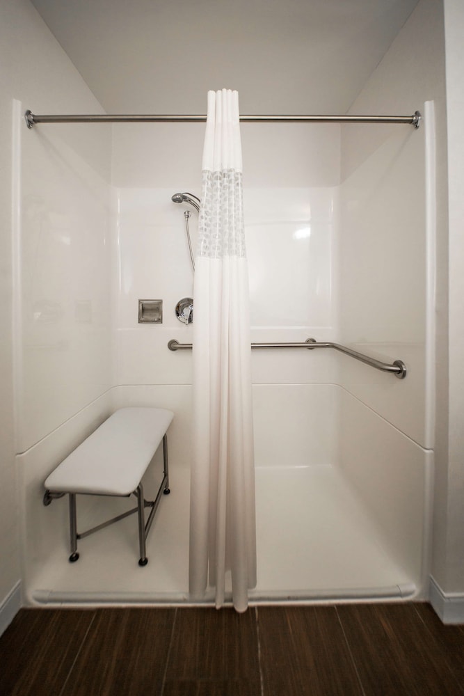 Room, 1 Queen Bed, Accessible, Non Smoking (Roll-In Shower)