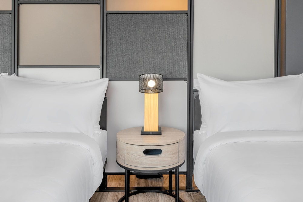 Room, 2 Queen Beds - Photo 3
