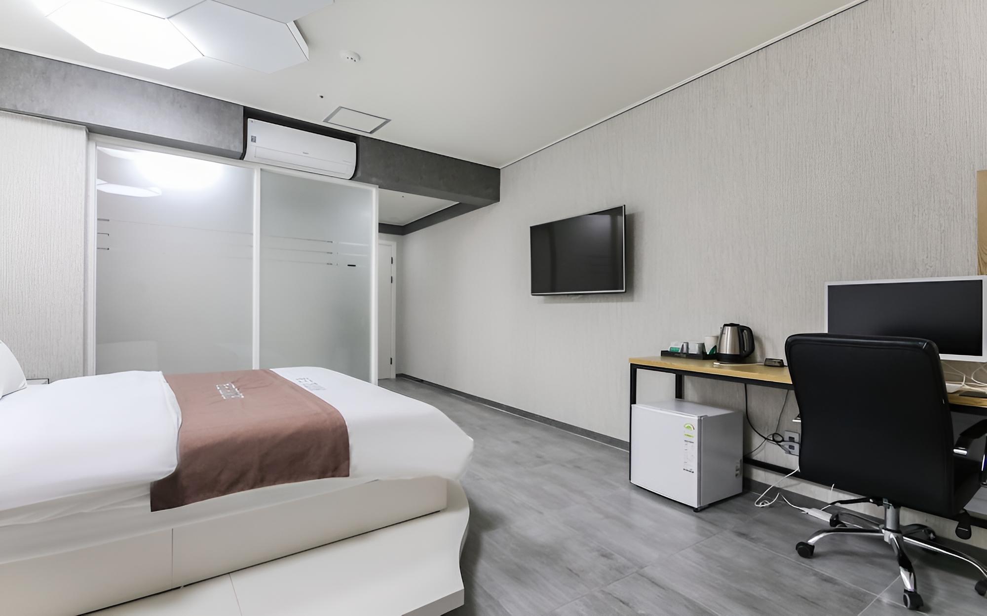 Room (Business) photo 2