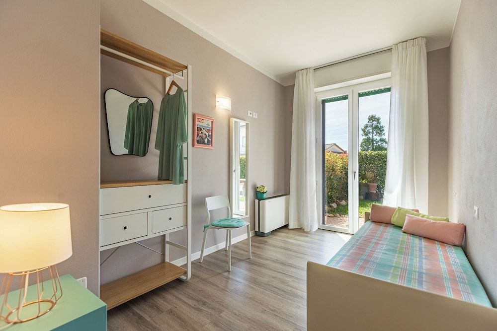 Deluxe Room, Garden View (c) photo 2