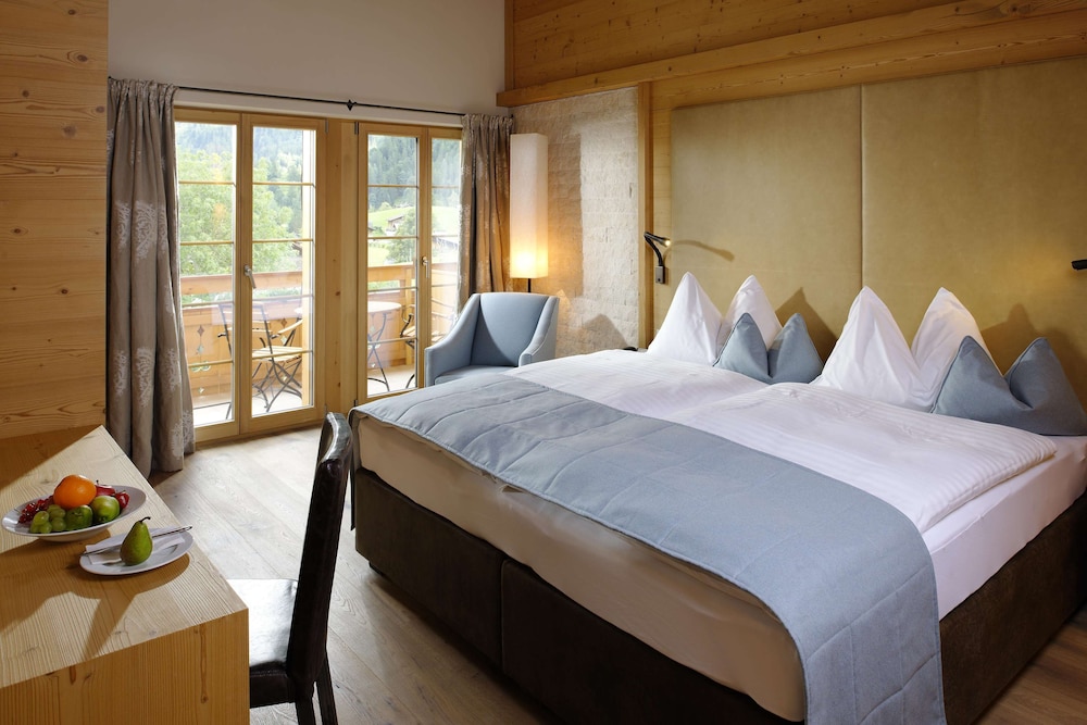 Suite (Part-View)