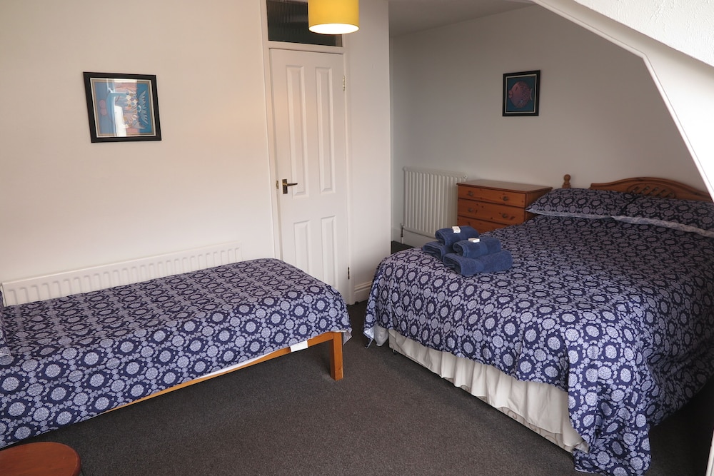 Double or Twin Room, Ensuite, Sea View photo 2