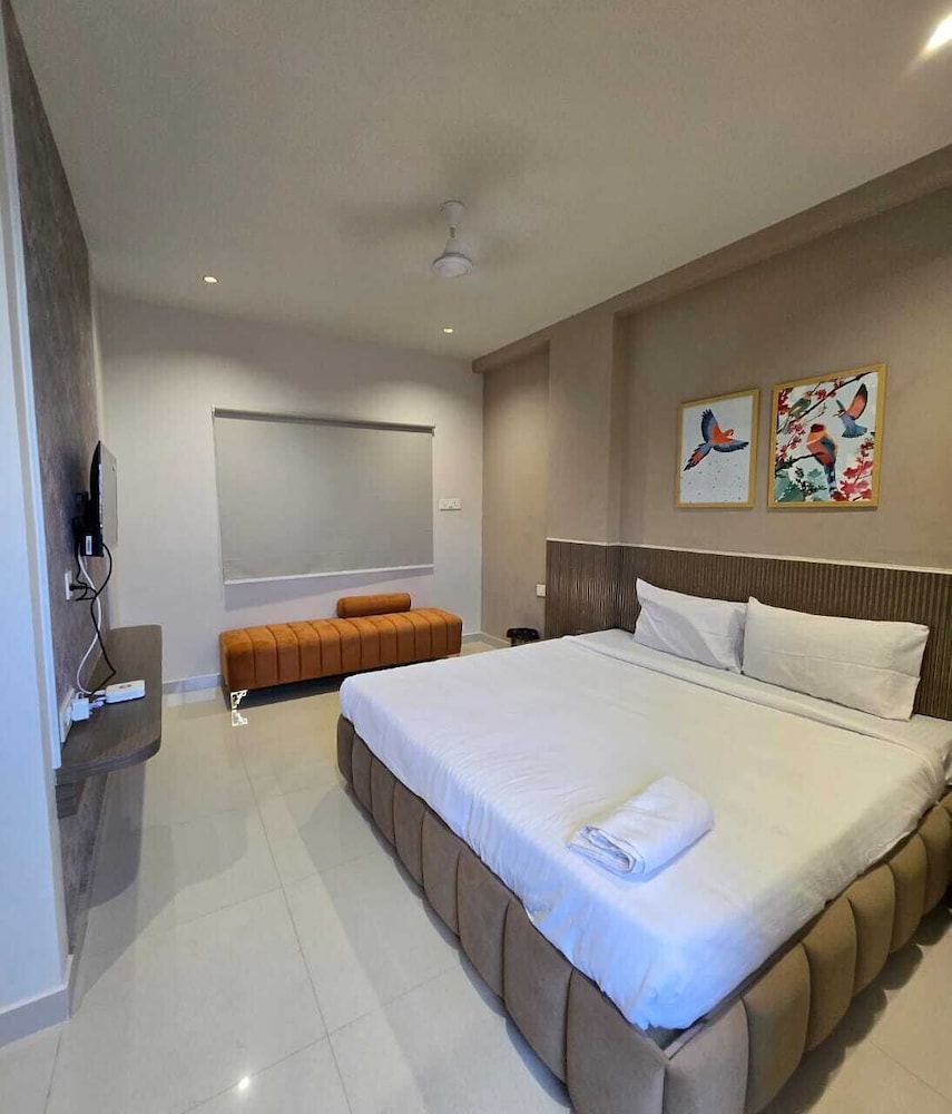 Deluxe Double Room, City View photo 3