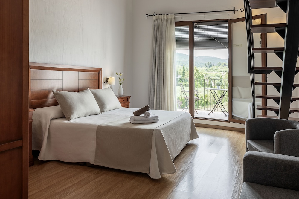 Junior Double Room, Hot Tub, Mountain View