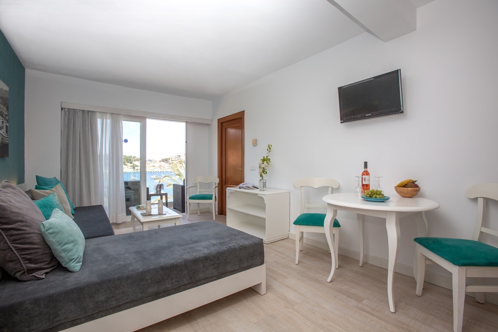 Suite, Balcony, Beach View (2 adults) photo 2