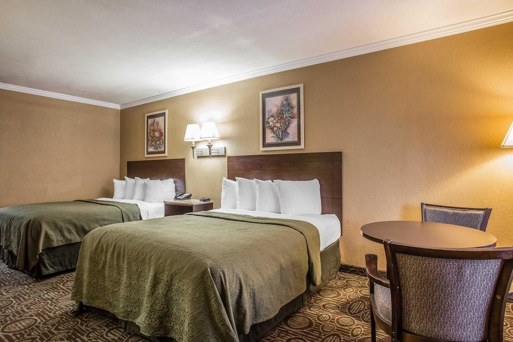 Standard Room, 2 Queen Beds, Non Smoking - Photo 2