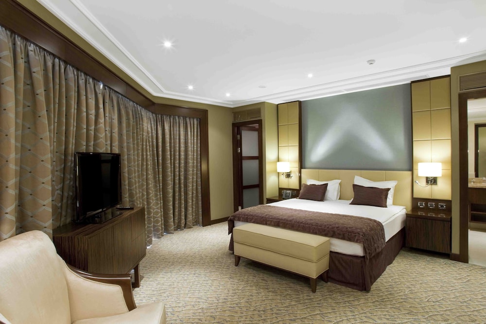 Suite, 1 Queen Bed