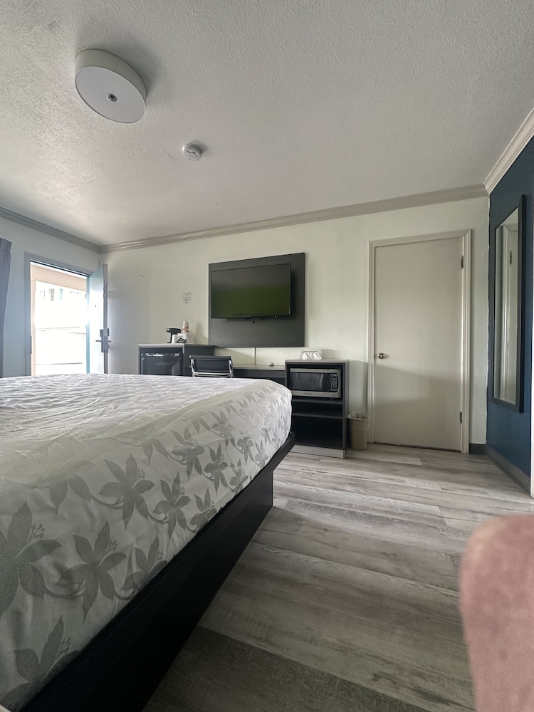 Room, 1 King Bed, Accessible, Non Smoking photo 3