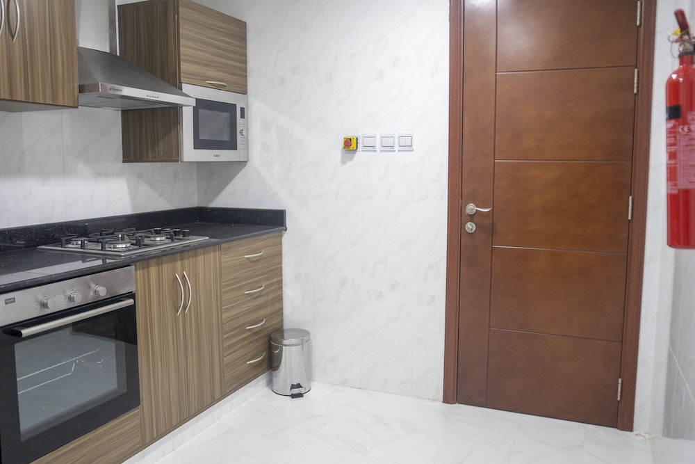 Executive Suite - Photo 2