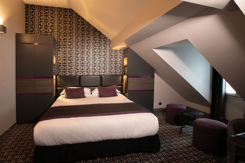 Le Grey Hotel bedroom photo