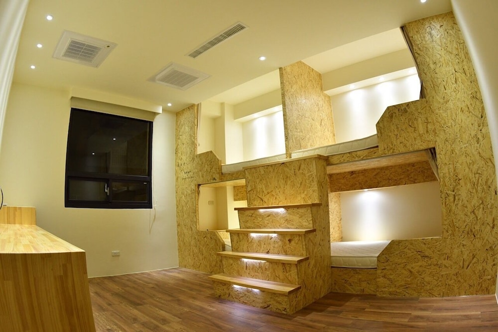 Gallery Quadruple Room