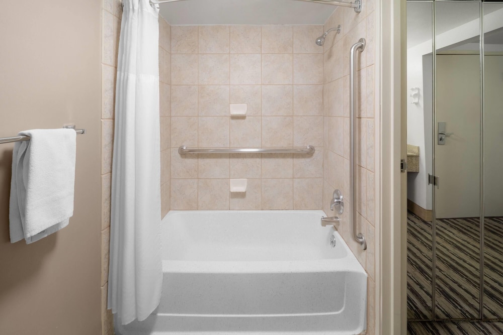 Room, 2 Queen Beds, Accessible (First Floor, Mobility) - Photo 2