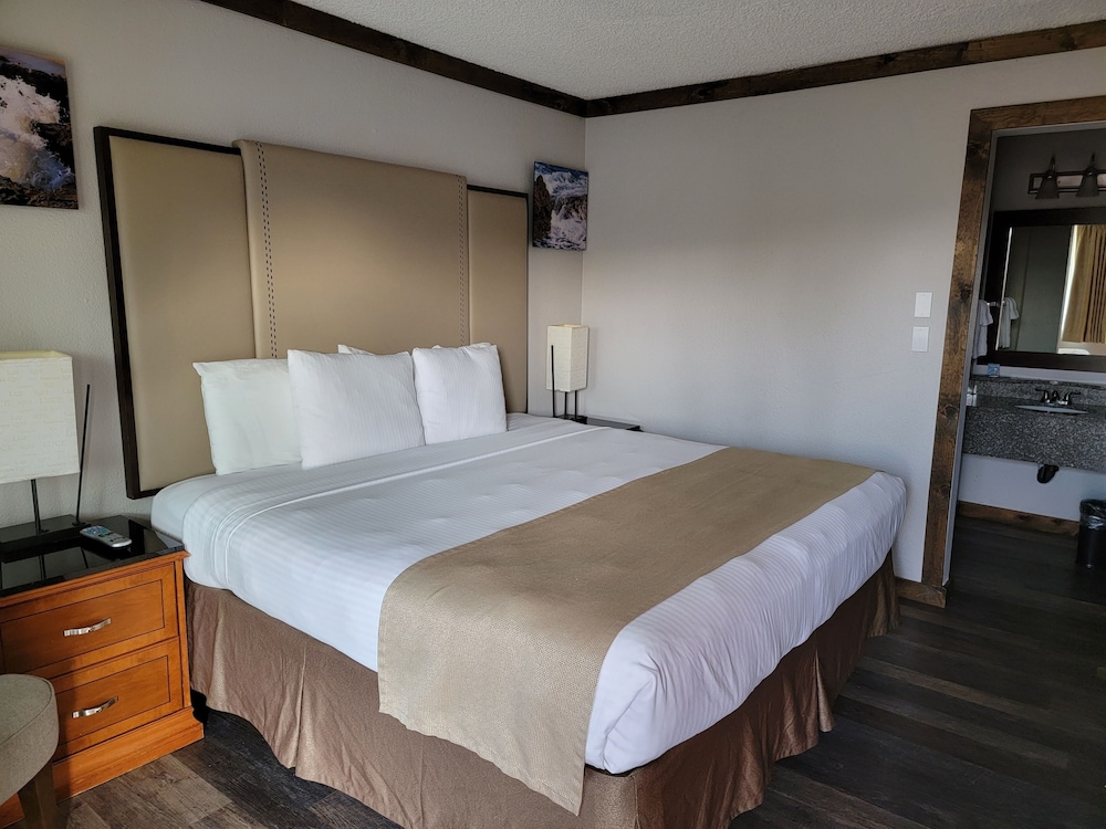 Standard Room, 1 King Bed photo 2