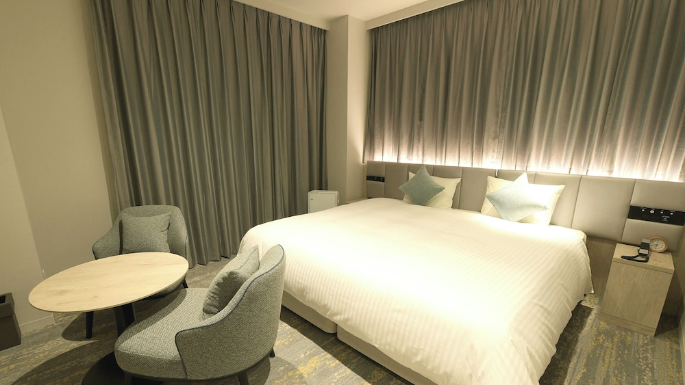 Deluxe Double Room, 1 King Bed, Non Smoking, Private Bathroom - Photo 2