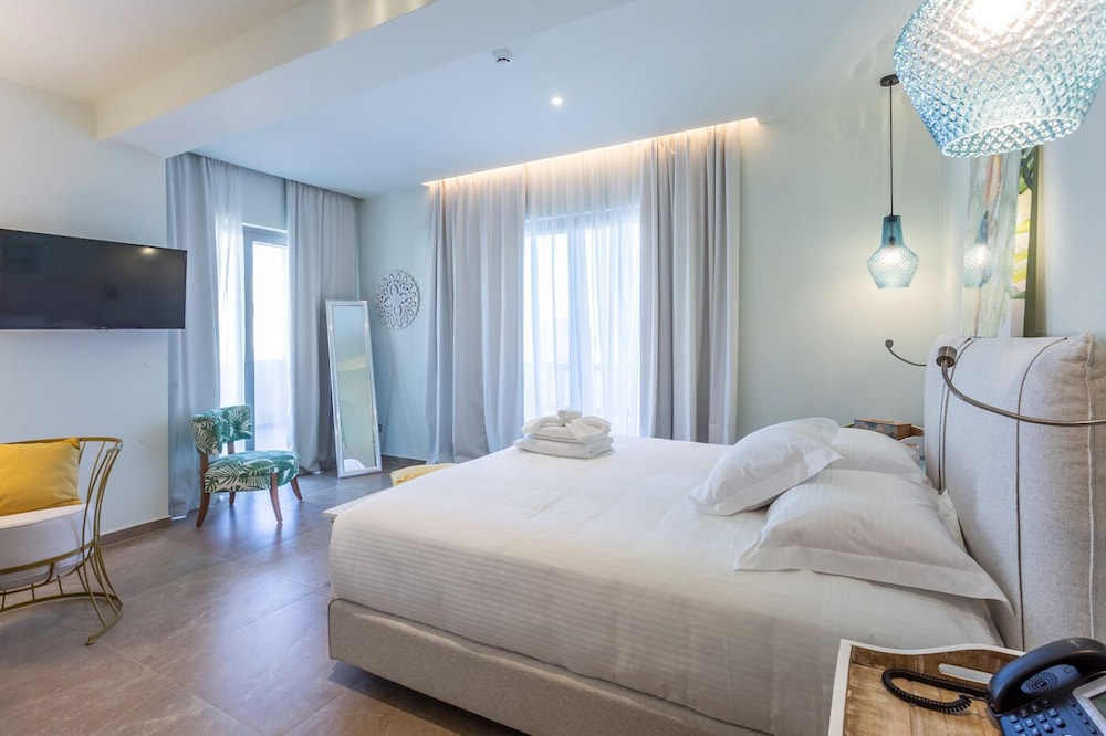 Deluxe Double Room - Photo 9
