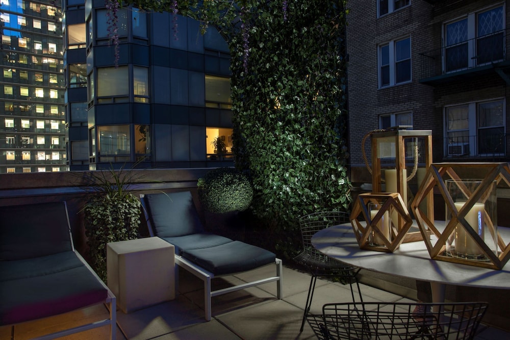 Studio, 1 King Bed, Mobility Accessible, Terrace photo 3