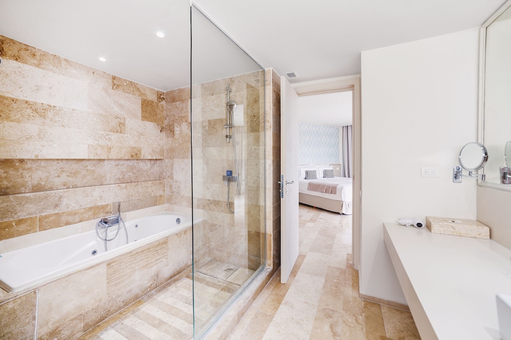 Deluxe Suite Garden View