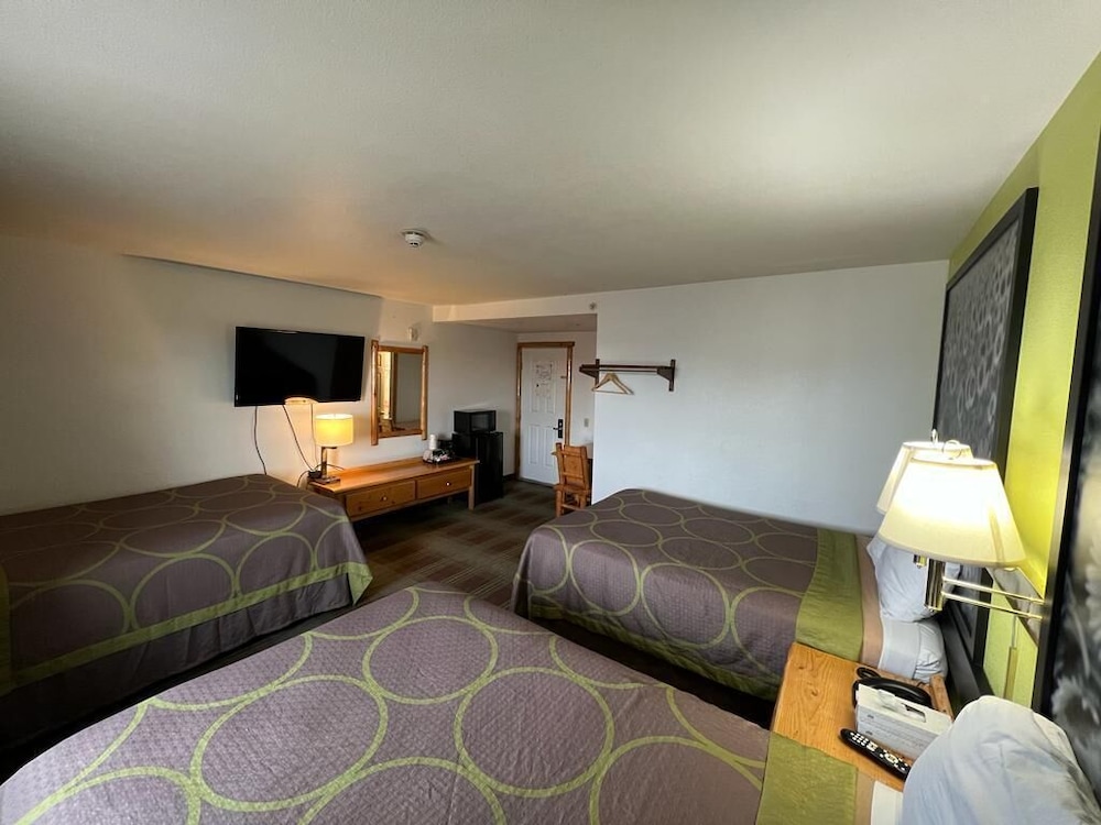 Room, Multiple Beds, Non Smoking - Photo 3