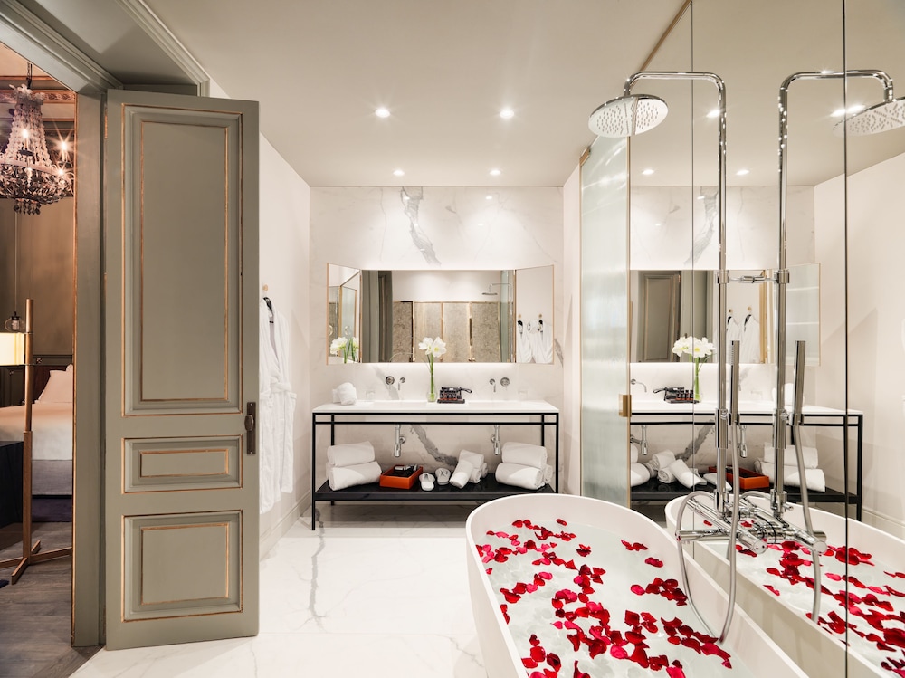 Suite (Condal (2 adults + 1 child)) thumbnail 5