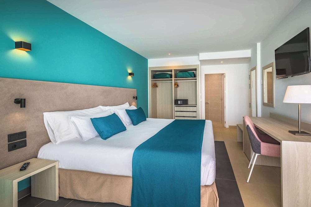 Superior Double Room, Terrace, Pool View