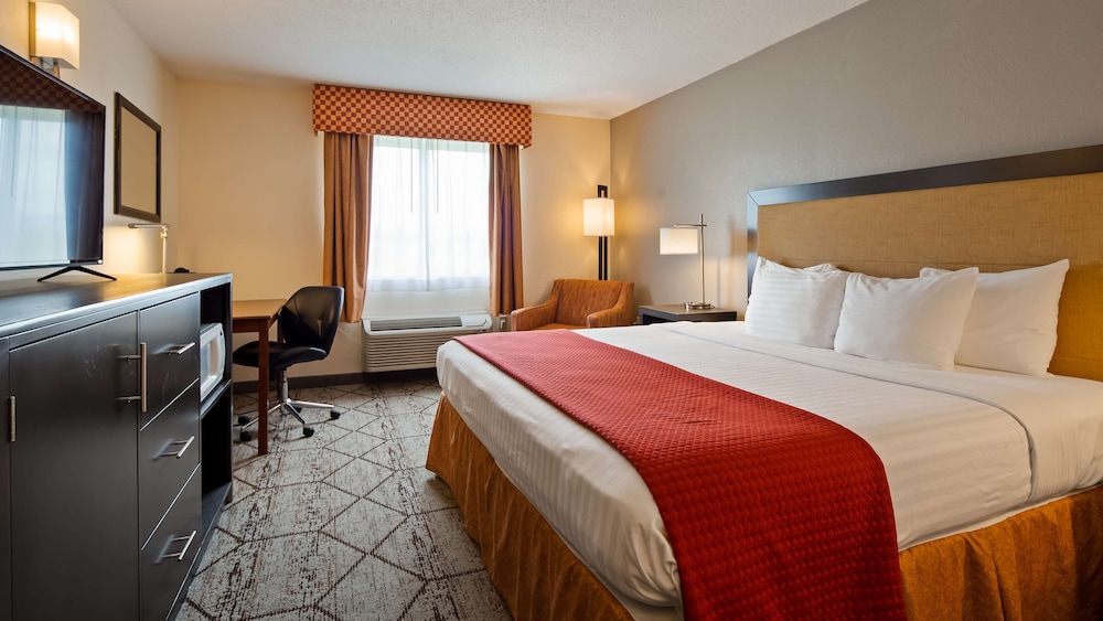 Standard Room, 1 King Bed, Accessible, Refrigerator & Microwave (Refrigerator & Microwave) photo 2