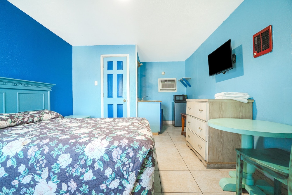 Room, 1 Double Bed, Smoking - Photo 2